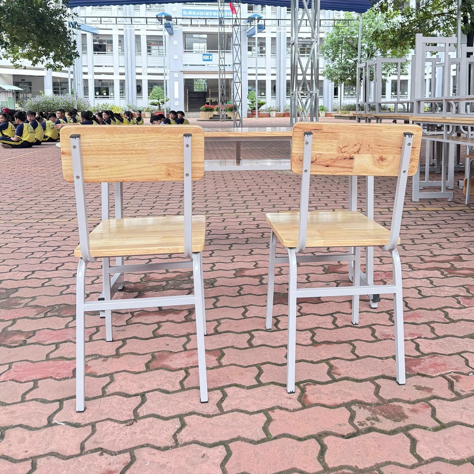 Bàn ghế học sinh gỗ cao su BHSCS12