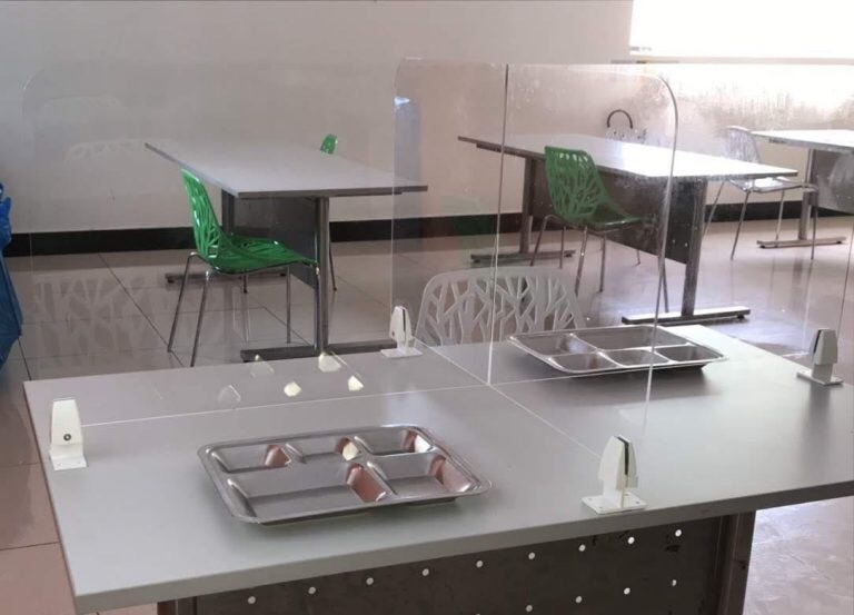 VÁCH NGĂN KHÁNG KHUẨN - LỰA CHỌN TỐI ƯU CHO NHÀ ĂN TẬP THỂ MÙA DỊCH