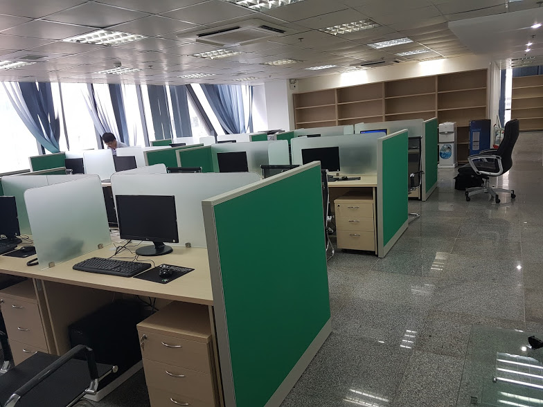 vách ngăn nhôm nỉ kính